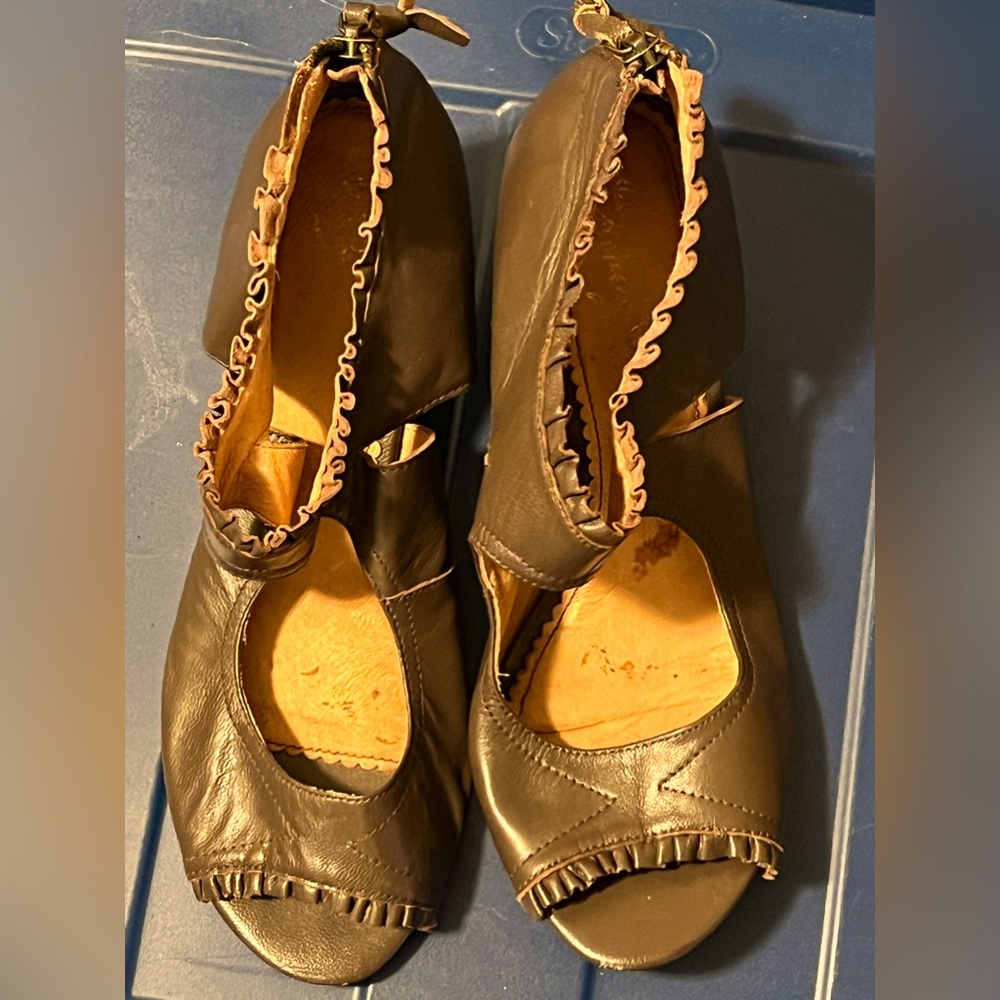 Cute leather heels by Miss Albright sz8.